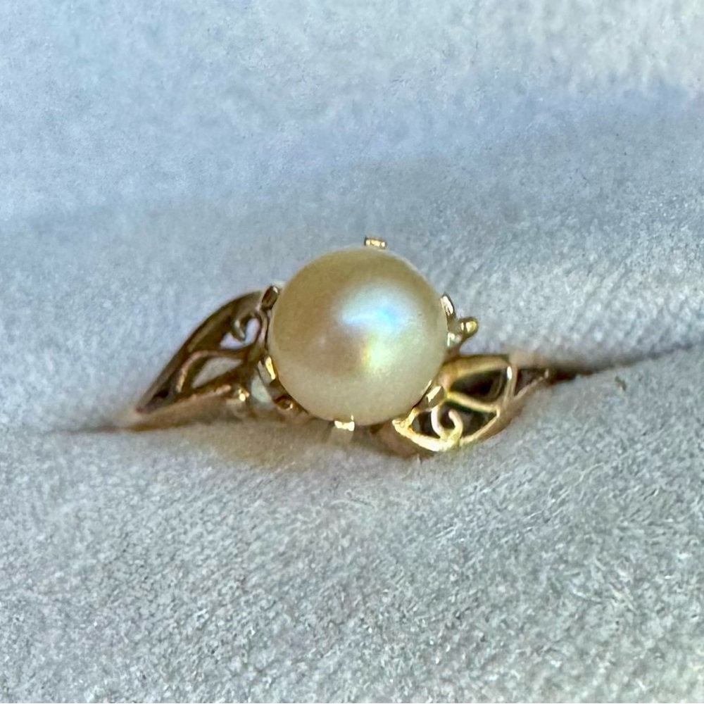 Elegant 10k Yellow Gold, Pearl and Diamond Women’s Ring, Sz. 6